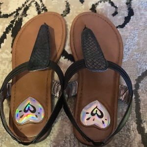 They are a justice bran shoe They are size 5